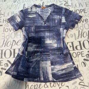 Élan by Barco | women's medium Navy and White Patterned Scrub